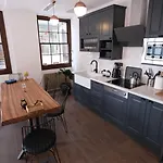 Le Banc Hostel