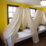 Le Banc Hostel *