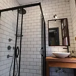 Le Banc Hostel