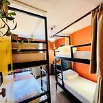 Le Banc Hostel