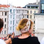 Le Banc Hostel