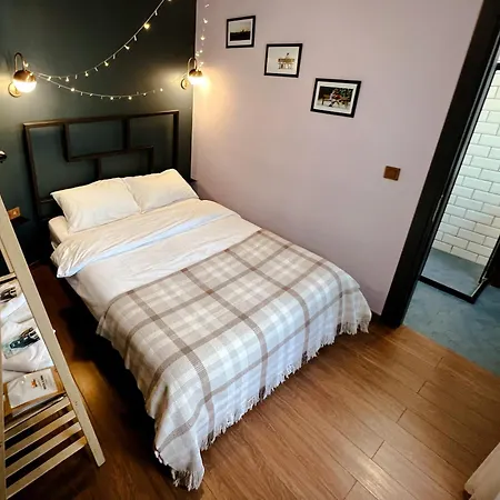 Le Banc Hostel