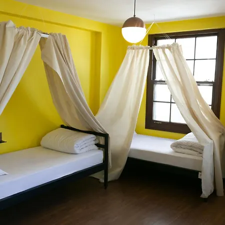 Le Banc Hostel