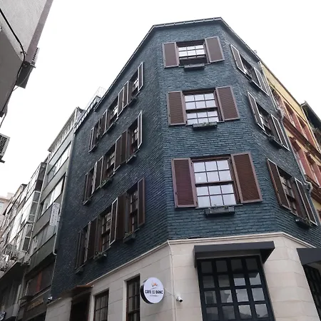 Le Banc Hostel *