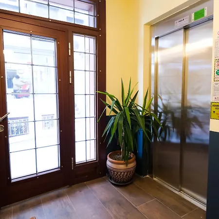 Le Banc Хостел *