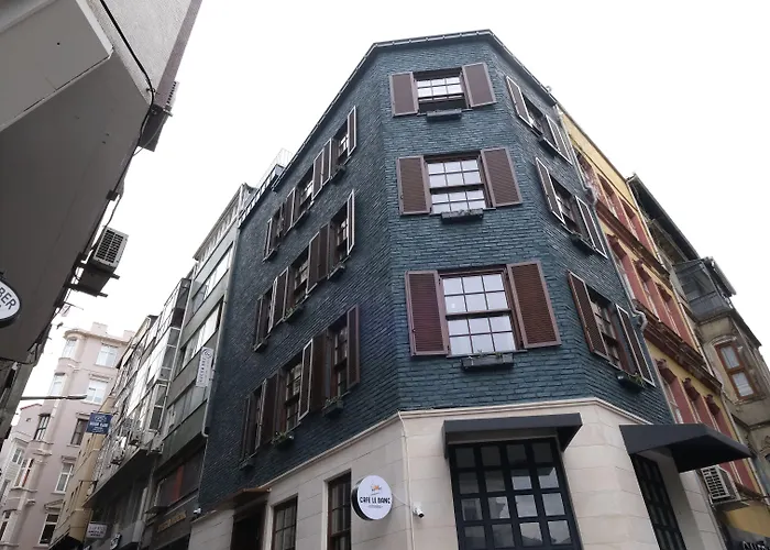 Le Banc אכסניה *